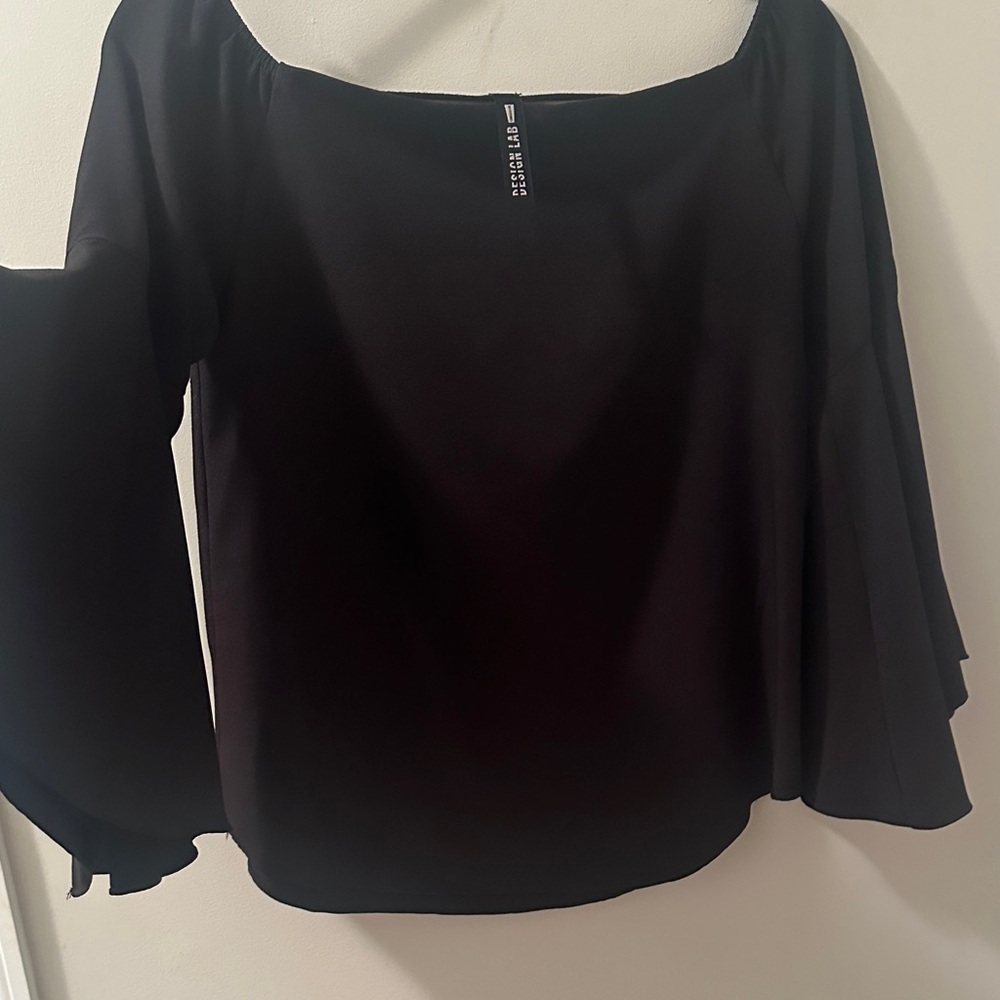 Design Lab Lord & Taylor Black Off-or on Shoulder Blouse